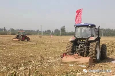 鮮紅的黨旗飄揚在希望的田野上——記中牟縣狼城崗鎮東狼村脫貧攻堅農機服務隊及其他農業機械